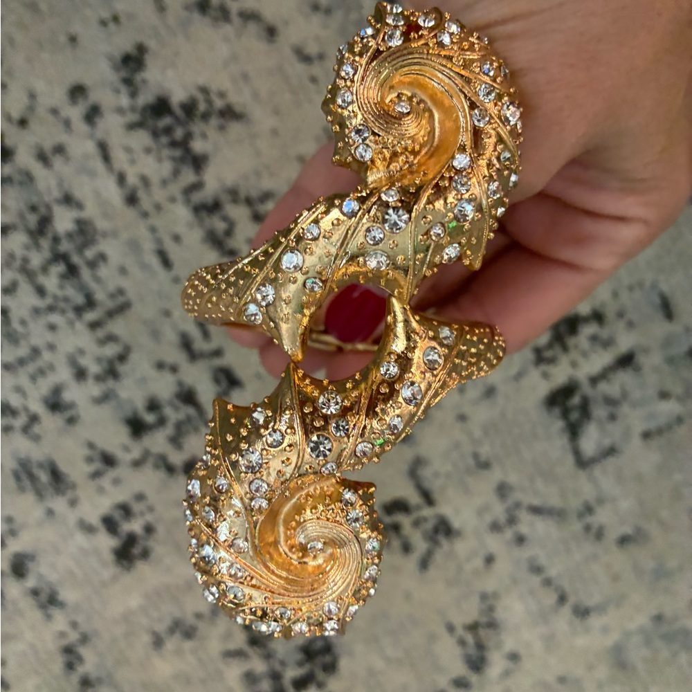 Zara NWOT seahorse bracelet - Picture 3 of 3